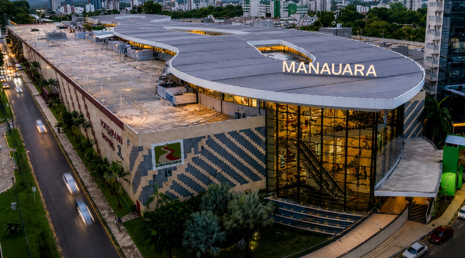 Espaço para troca de figurinhas movimenta torcedores no Manauara Shopping