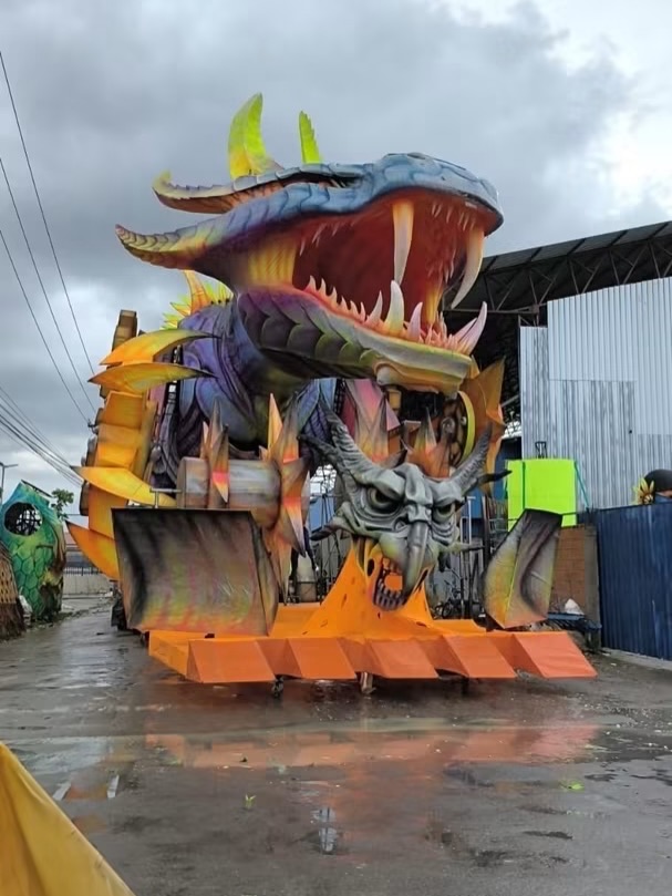 Caprichoso inicia saída das alegorias rumo à arena para o Festival de Parintins 2026