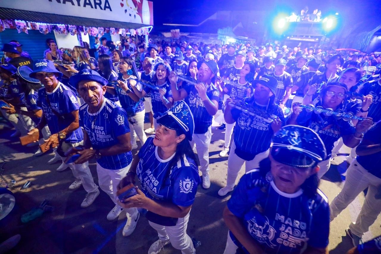 Festival de Parintins 2026: Boi de Rua reúne gerações de torcedores do Caprichoso nas ruas de Parintins