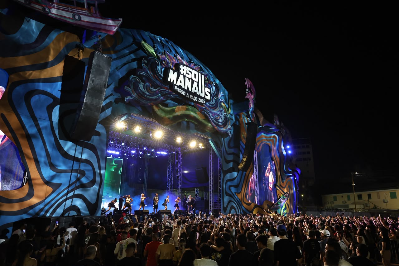 MC Hariel encerra apresentações no palco Alfândega com público cantando grandes sucessos